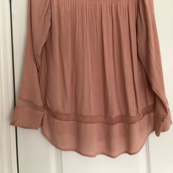 Dusty rose flowy top with soft meshed cut outs - Picture 3 of 9